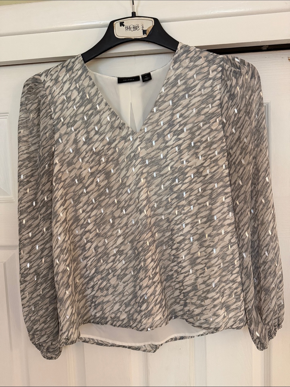Express Silver & White V-Neck Long Sleeve Blouse